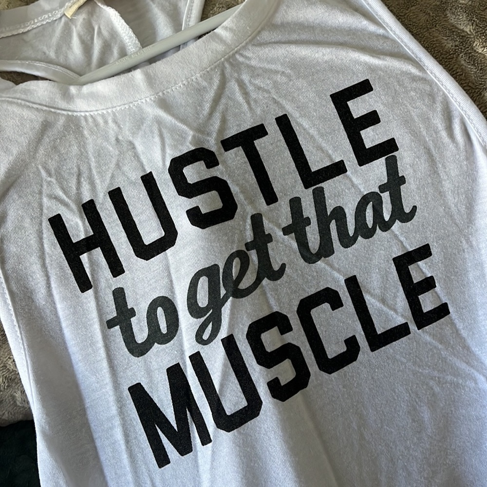 SO White Hustle To Get That Muscle Women’s Muscle Tank - Medium
